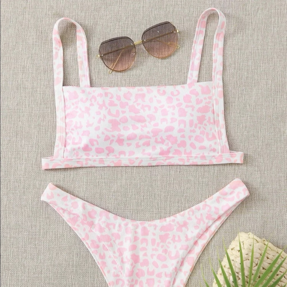 💞pastel pink leopard print bikini top - NWOT